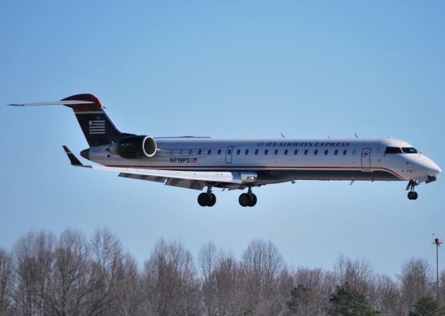 Canadair Regional Jet CRJ-700 (N719PS) - Final for 18C - 1/31/12