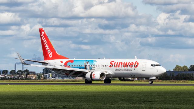 Boeing 737-800 (PHSHSJ)