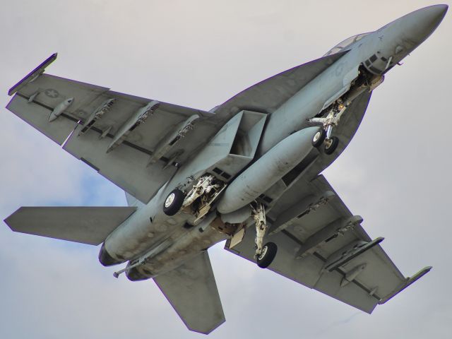 McDonnell Douglas FA-18 Hornet (16-6812) - A VFA-32 Super Hornet on final at Oshkosh. br /br /7/28/23