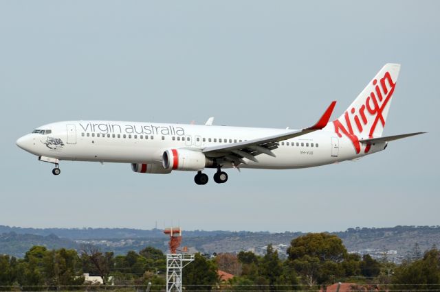 Boeing 737-800 (VH-VUS) - On short finals for runway 05. Thursday, 8th May 2014.