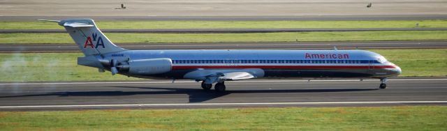 McDonnell Douglas MD-83 (N9414W) - American Airlines MD 83 landing on 28L at Portland International Airport.