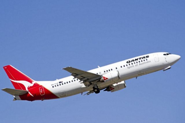 BOEING 737-400 (VH-TJZ) - Getting airborne off runway 23 and heading to an interstate destination, on the last day of the Australian summer. Thursday 28th February 2013.