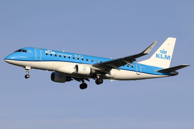 EMBRAER 175 (long wing) (PH-EXG)