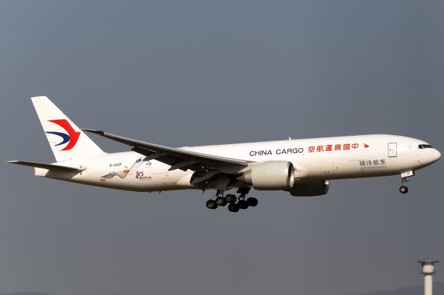 BOEING 777-200LR (B-220F)