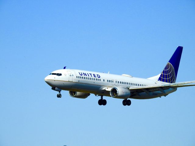 Boeing 737-800 (N73256)