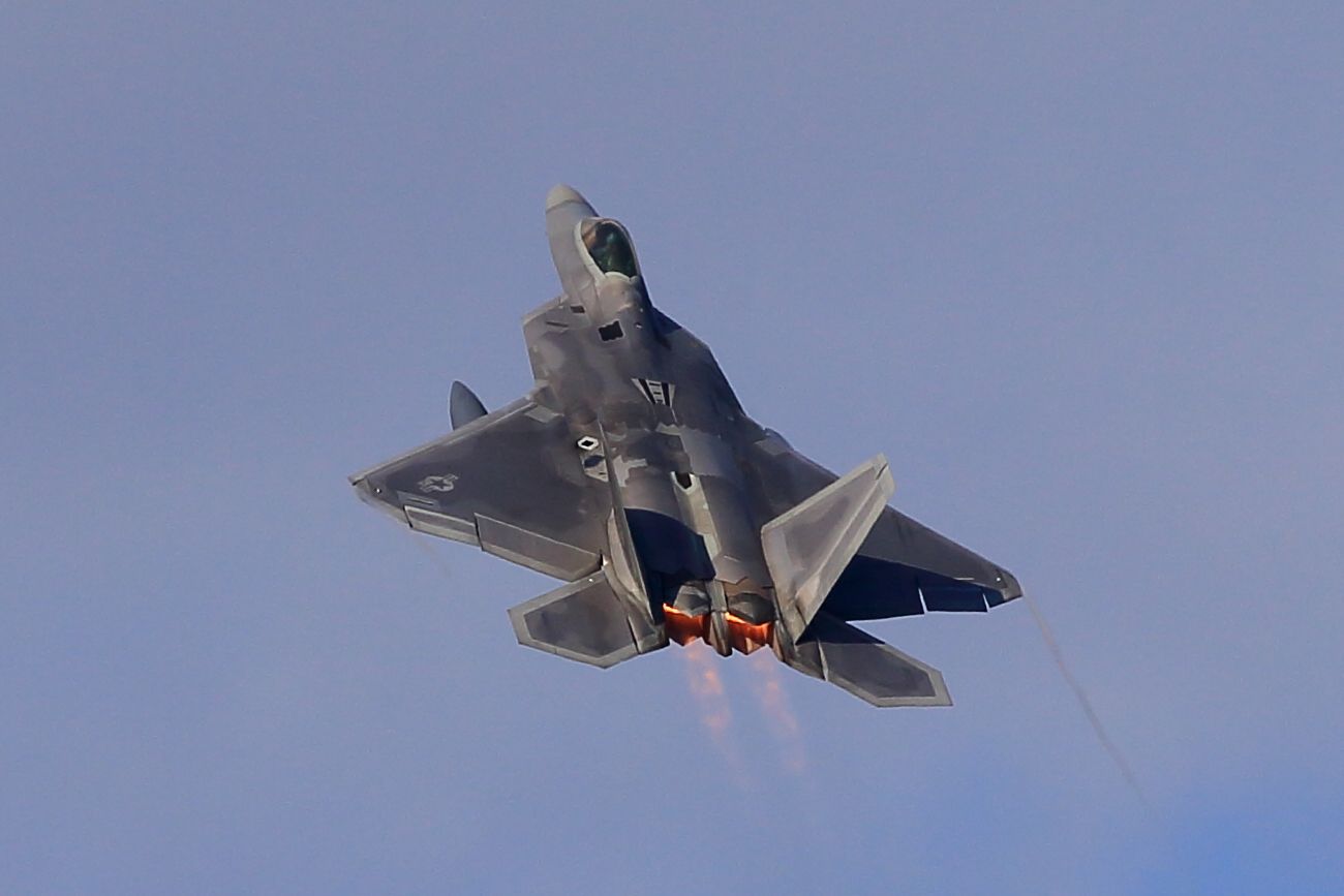 Lockheed F-22 Raptor —