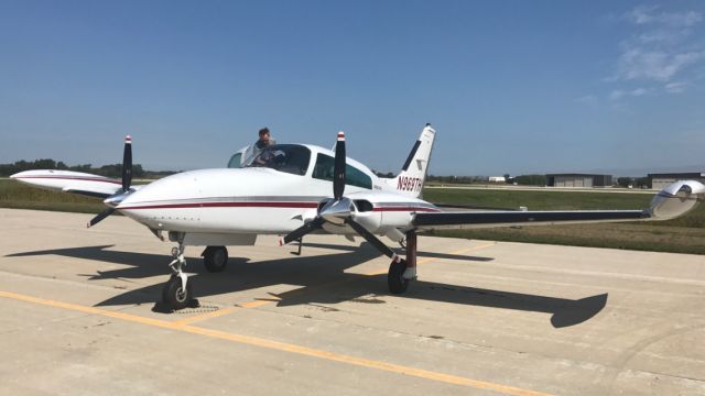 Cessna 310 (N969TH)