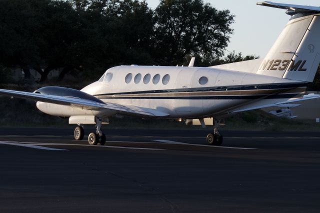 Beechcraft Super King Air 200 (N123ML)