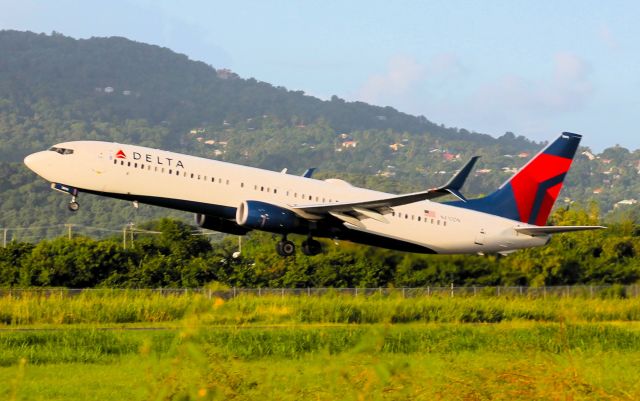Boeing 737-900 (N810DN)