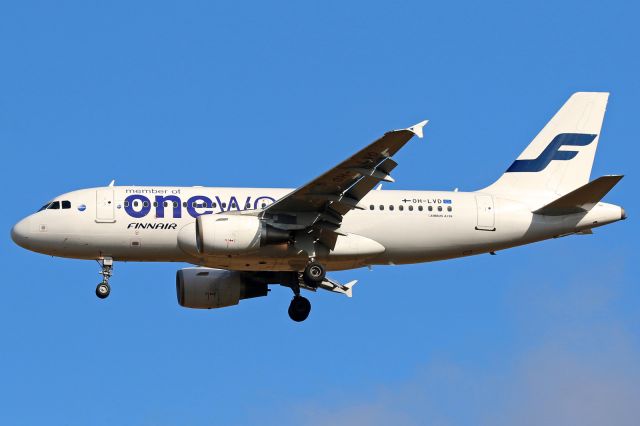 Airbus A319 (OH-LVD) - "OneWorld" livery