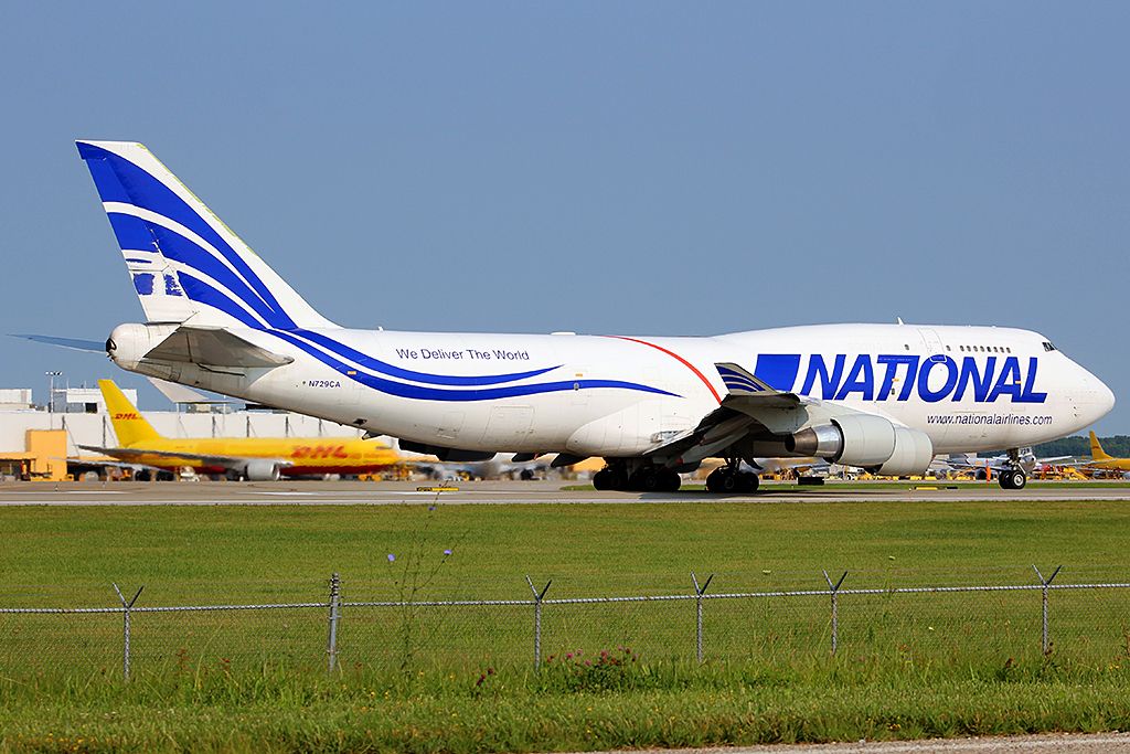 Boeing 747-400 (N729CA)