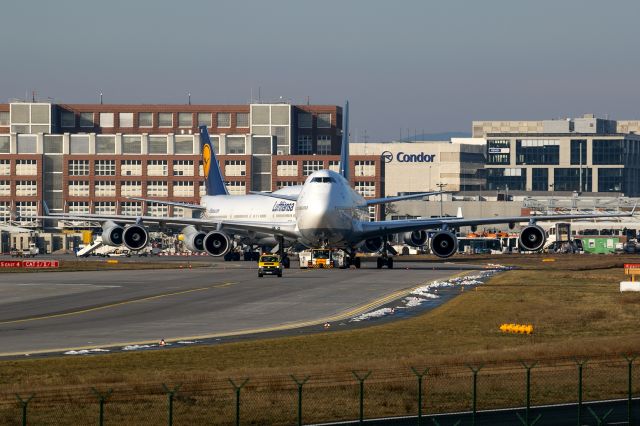 Boeing 747-400 (D-ABVK) - this is not an 8 engines jet