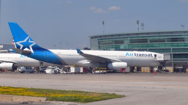 Airbus A330-200 (C-GUBH) - Air Transat Airbus A330-243 C-GUBH in Toronto 