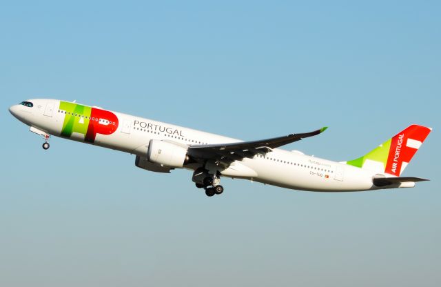 Airbus A330-900 (CS-TUQ)