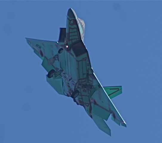 Lockheed F-22 Raptor —