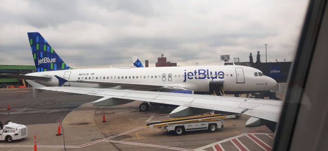 Airbus A320 (N624JB)