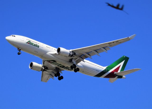 Airbus A330-200 (EI-EJG)