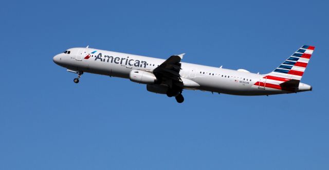 Airbus A321 (N536UW) - Shortly after departure is this 2009 American Airlines Airbus 321-231 from the Winter of 2021.