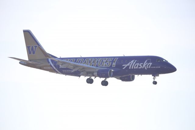 EMBRAER 175 (long wing) (N662QX)
