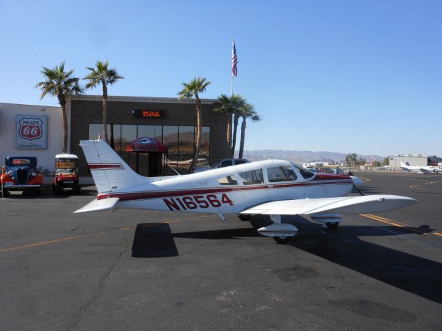 Piper Cherokee (N16564)