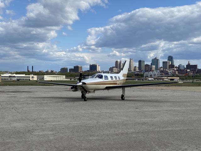 Piper Malibu Mirage (N4372E)