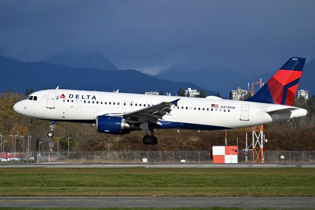 Airbus A320 (N374NW)