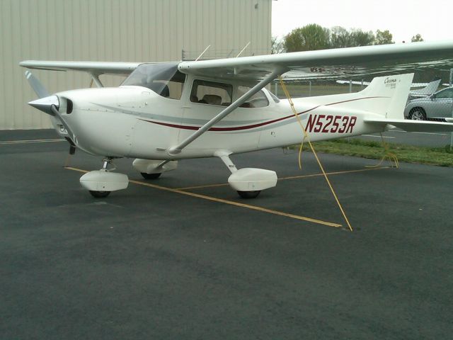 Cessna Skyhawk (N5253R) - Fischer Aviation, Inc. Flight school