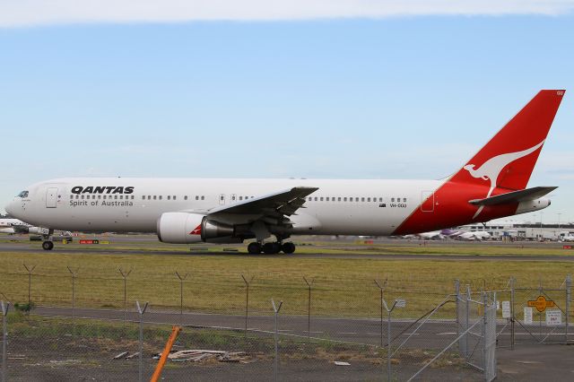 BOEING 767-300 (VH-OGU)