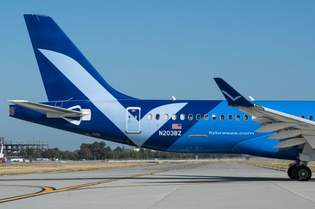 Airbus A220-300 (N203BZ)