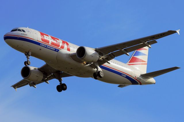 Airbus A320 (OK-LEF)