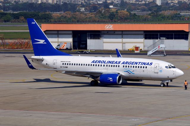 Boeing 737-700 (LV-CAM)