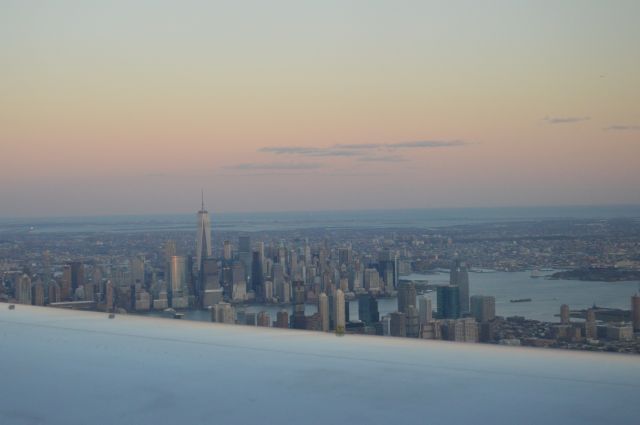 Boeing 757-200 — - Sunset Landing at EWR, View of Manhattan