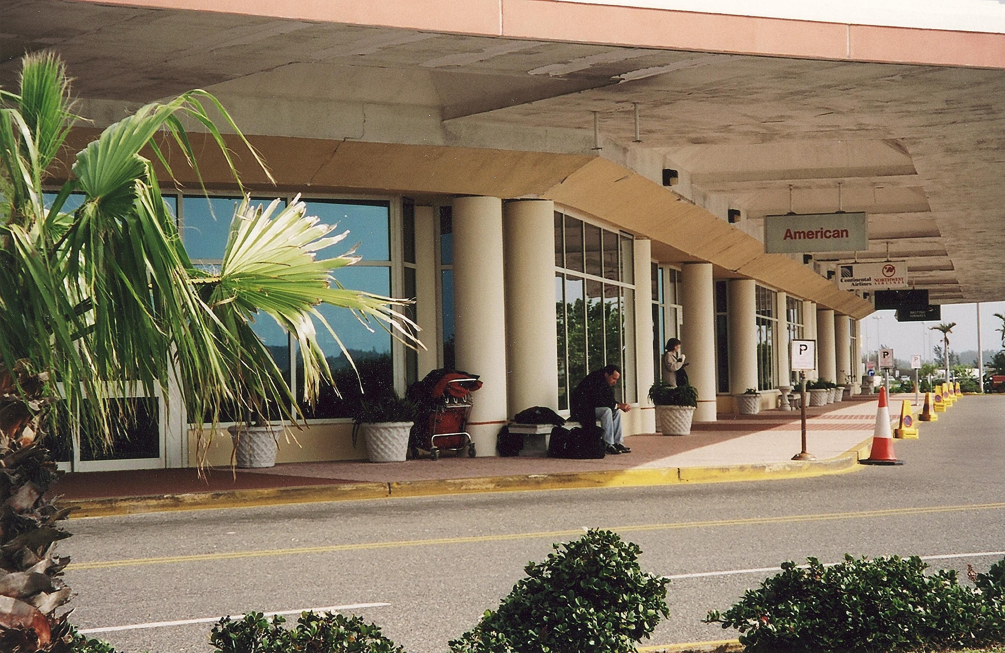 — — - BERMUDA AIRPORT