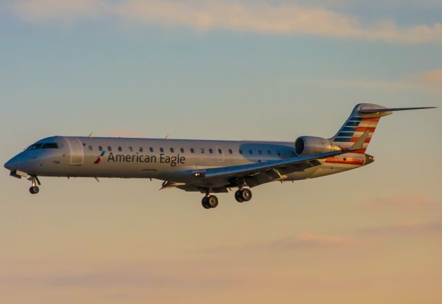 Canadair Regional Jet CRJ-700 (N706PS)