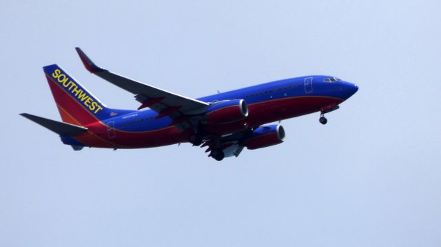 Boeing 737-700 (N900WN) - On final is this 2007 Southwest Boeing 737-7H4 in the Spring of 2019.