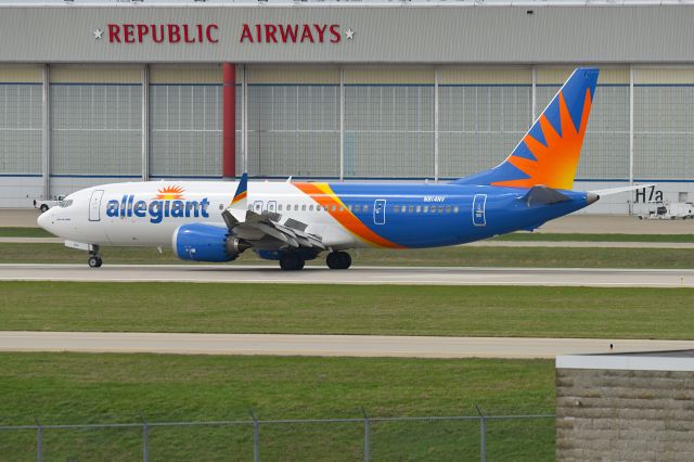 Boeing 737 MAX 8 (N814NV) - Rolling out on 23R 04-02-25. My first AAY B737-8-200max.