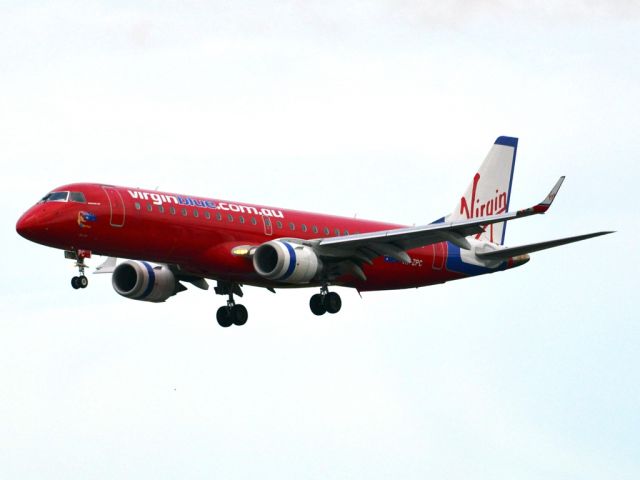 Embraer ERJ-190 (VH-ZPC) - On short finals for runway 05. Thursday 12th July 2012.