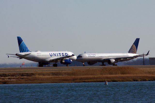 Airbus A319 (N877UA)