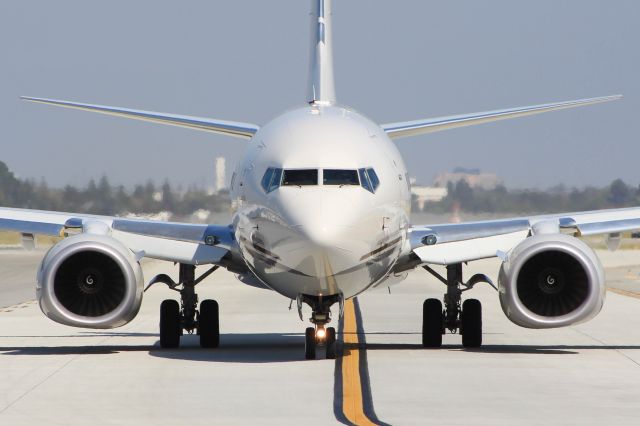 Boeing 737-700 (N737AT)