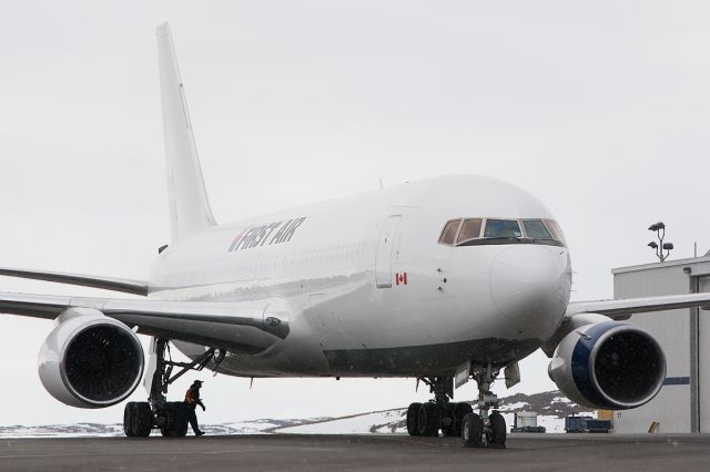 BOEING 767-200 (N714AX)