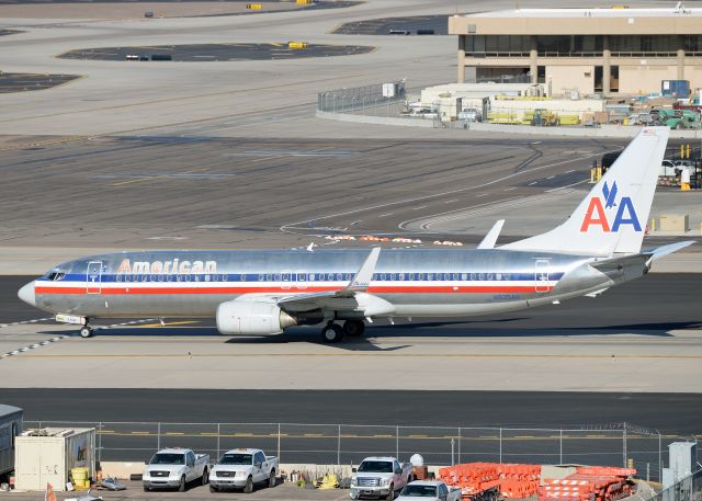 Boeing 737-800 (N935AN)