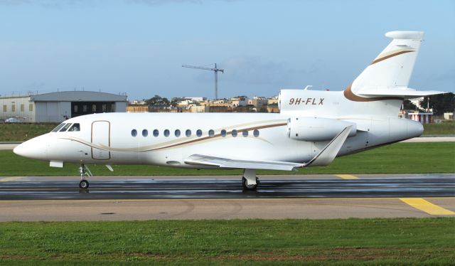 Dassault Falcon 900 (9H-FLX) - On txy C 