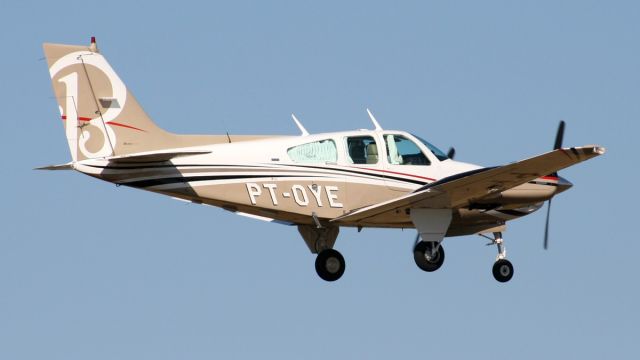 Beechcraft 55 Baron (PT-OYE)