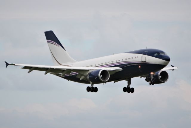 Airbus A310 (HZ-NSA) - al-atheer aviation a310-304 hz-nsa landing at shannon 29/6/19.