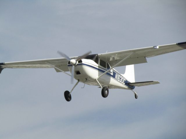 Cessna Skywagon 180 (N1630C) - Landing RWY 24