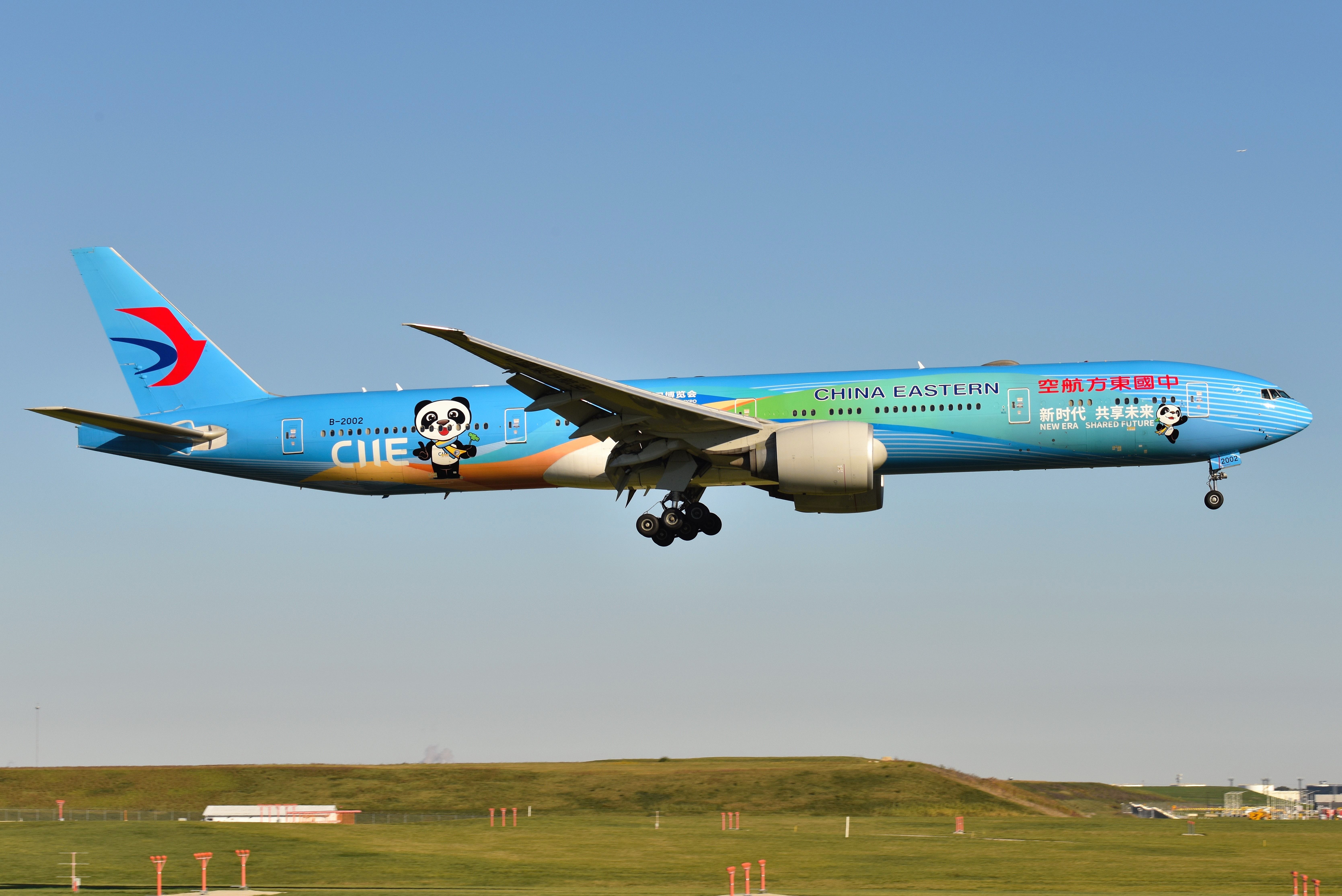 BOEING 777-300ER (B-2002) - Happy to finally catch this beauty. Arriving 10-C on 10-23-21. At "The Hill"