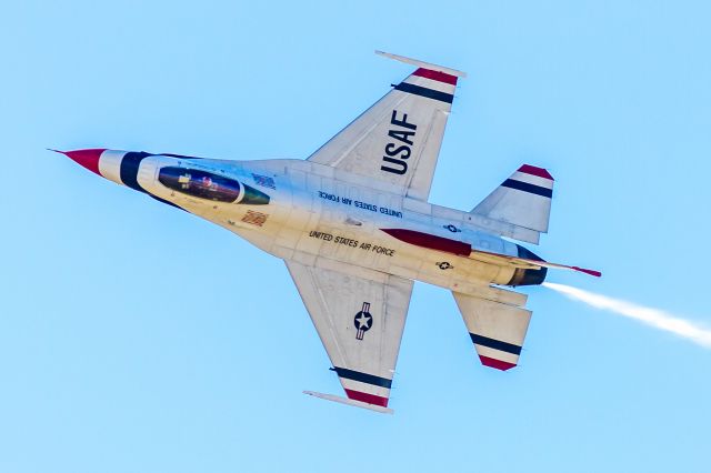 Lockheed F-16 Fighting Falcon —