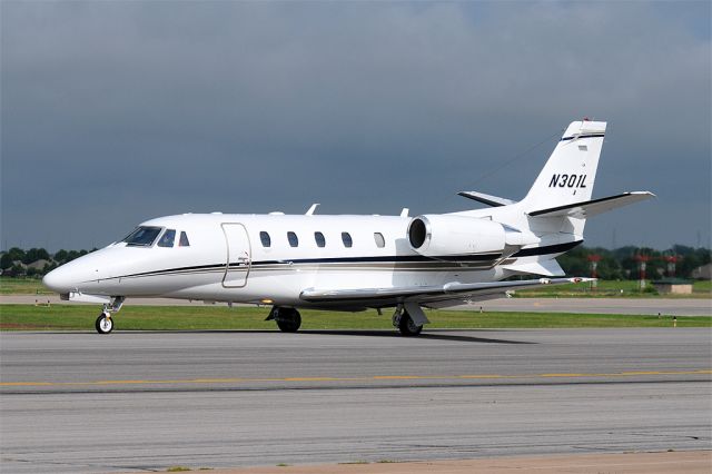 Cessna Citation Excel/XLS (N301L) - Taxing to 35R for departure.