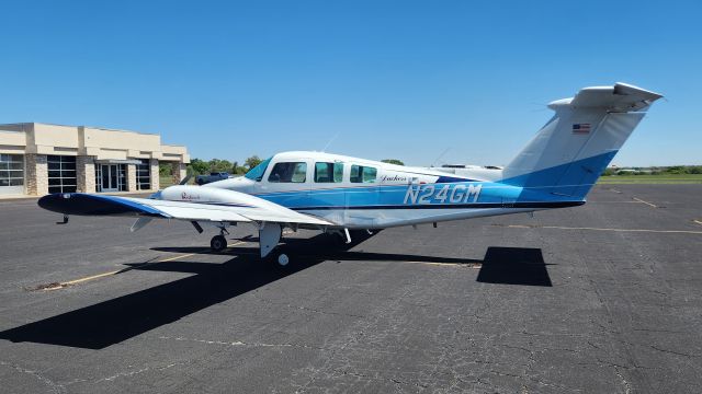 Beechcraft Duchess (N24GM)