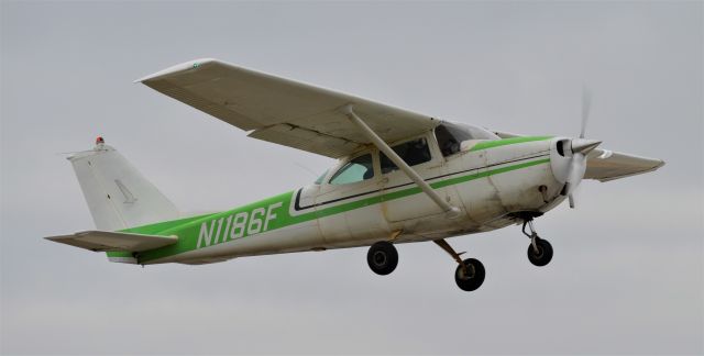 Cessna Skyhawk (N1186F) - Participating in the 2020 Stearman Pumpkin Drop.